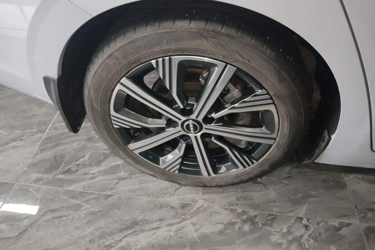 Used Nissan Sylphy 2023 Super Hybrid Electric Drive Ultra-Luxury Model Right Rear Wheel Hub