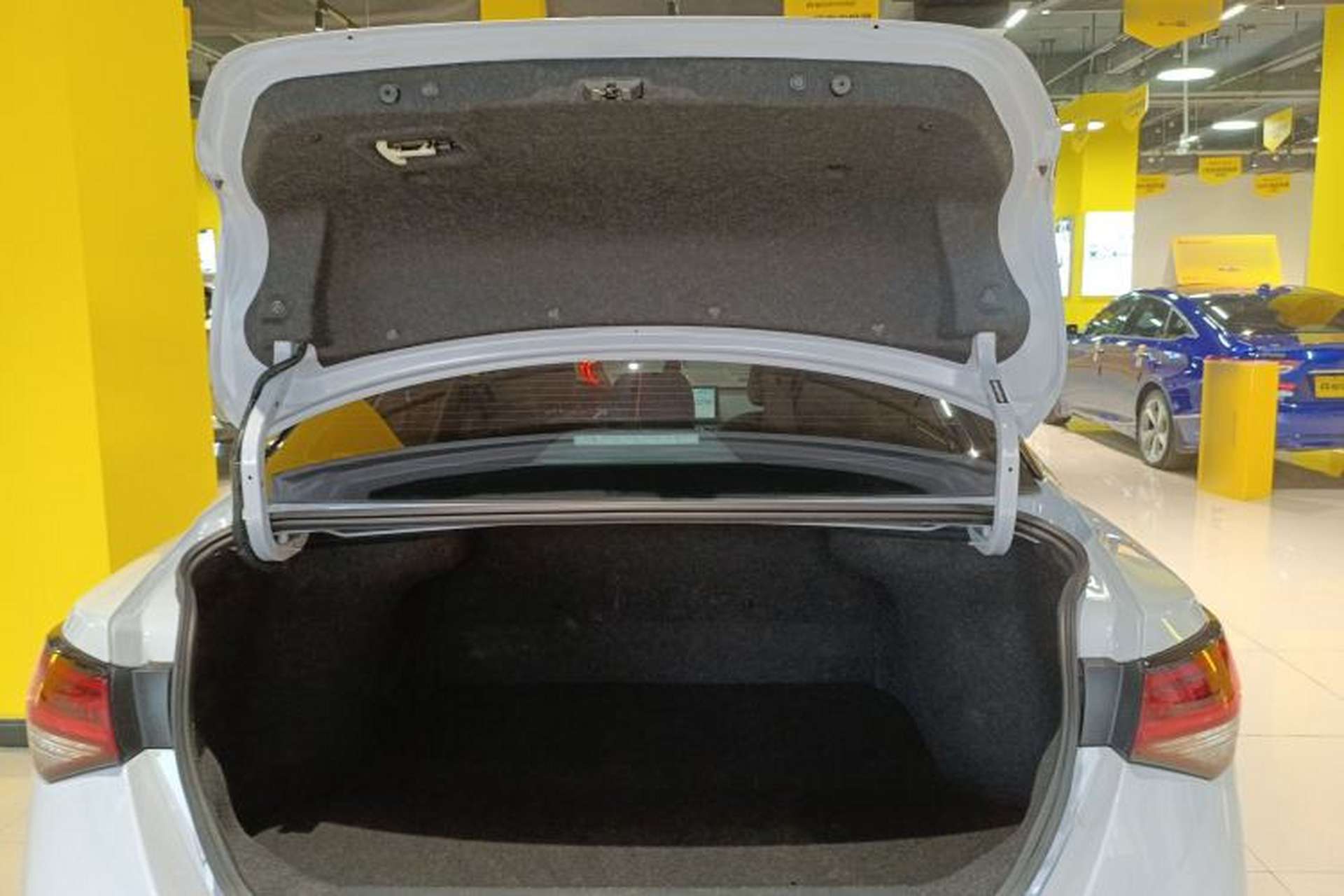 Used Nissan Sylphy 2023 Super Hybrid Electric Drive Ultra-Luxury Model Trunk