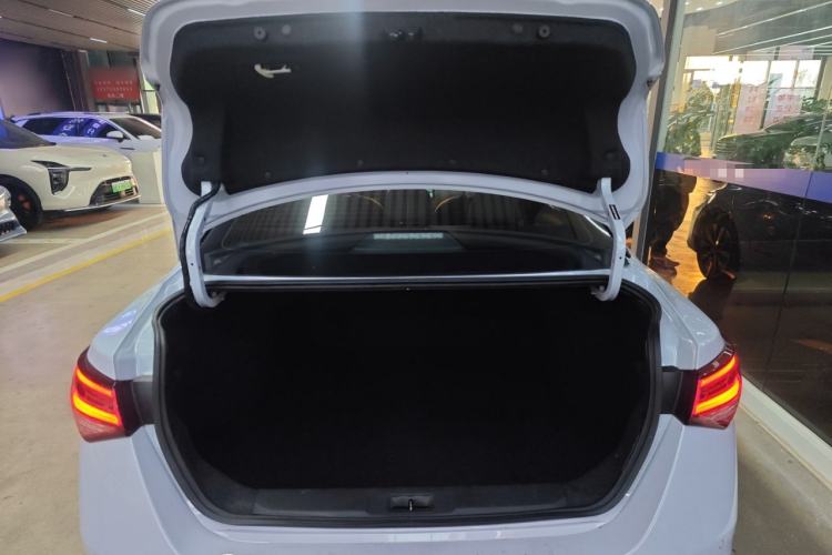 Used Nissan Sylphy 2023 Super Hybrid Electric Drive Ultra-Luxury Model Trunk
