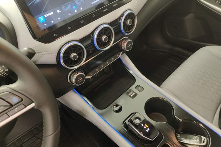 Used Nissan Sylphy 2023 Super Hybrid Electric Drive Ultra-Luxury Model Gear Lever