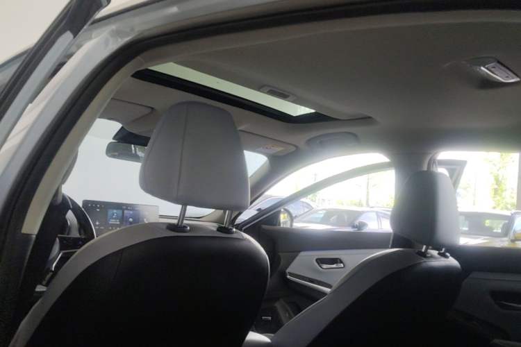 Used Nissan Sylphy 2023 Super Hybrid Electric Drive Ultra-Luxury Model Headliner
