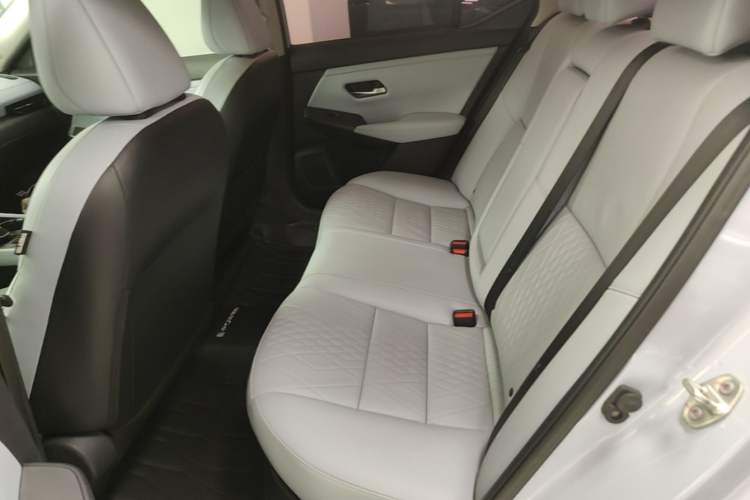 Used Nissan Sylphy 2023 Super Hybrid Electric Drive Ultra-Luxury Model Left Rear Seat