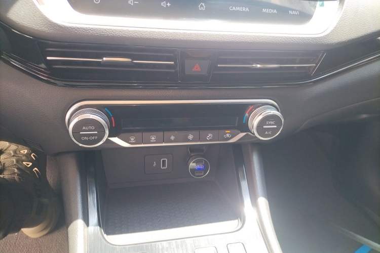 Used Nissan Sylphy 2023 Super Hybrid Electric Drive Super Smart Connectivity Plus Audio And AC Panel