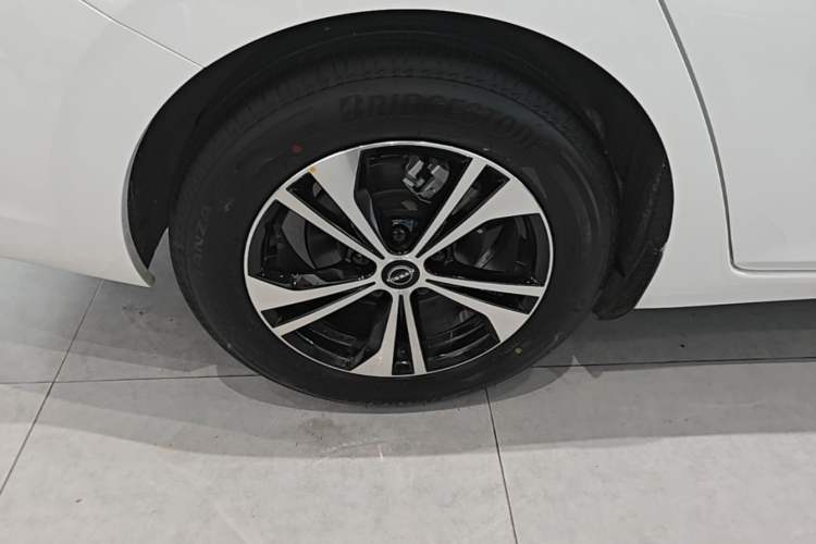 Used Nissan Sylphy 2023 1.6L CVT Enjoyment Edition Exterior 1