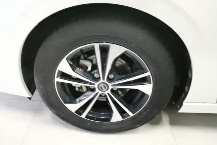 Used Nissan Sylphy 2023 1.6L CVT Enjoyment Edition Exterior 4