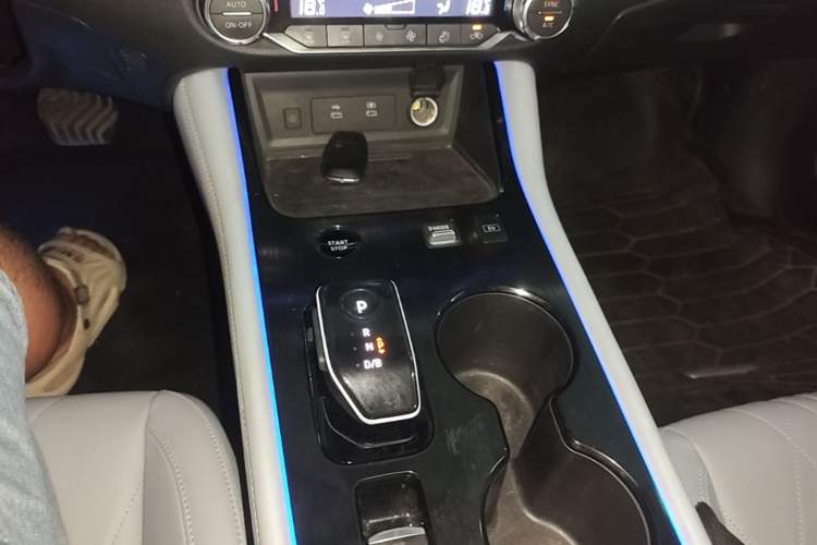 Used Nissan Sylphy 2023 Super Hybrid Electric Drive Ultra-Luxury Model Gear Lever