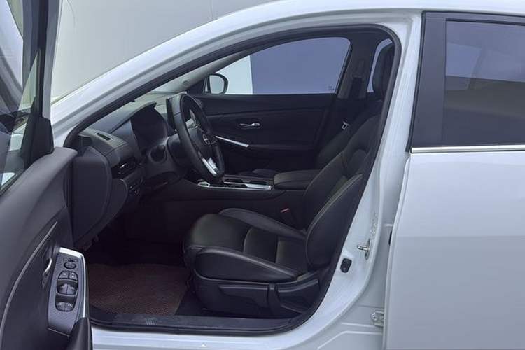 Used Nissan Sylphy 2023 1.6L CVT Enjoyment Edition Interior 4