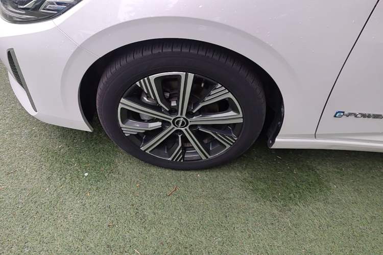 Used Nissan Sylphy 2023 Super Hybrid Electric Drive Ultra-Luxury Model Left Front Wheel Hub