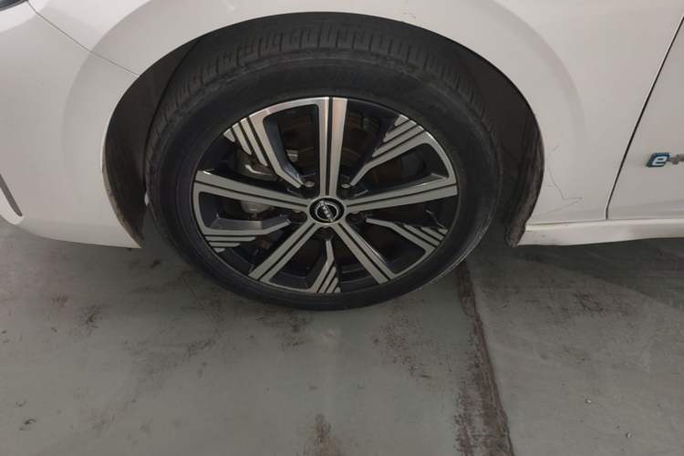 Used Nissan Sylphy 2023 Super Hybrid Electric Drive Ultra-Luxury Model Left Front Wheel Hub