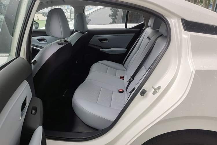 Used Nissan Sylphy 2023 Super Hybrid Electric Drive Ultra-Luxury Model Left Rear Seat