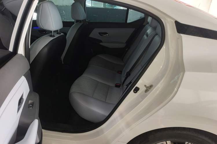Used Nissan Sylphy 2023 Super Hybrid Electric Drive Ultra-Luxury Model Left Rear Seat