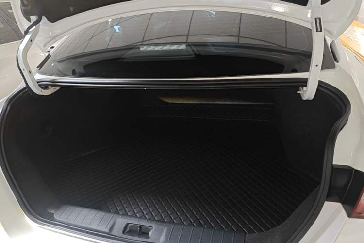 Used Nissan Sylphy 2023 Revised 1.6L CVT Enjoyment Edition Trunk
