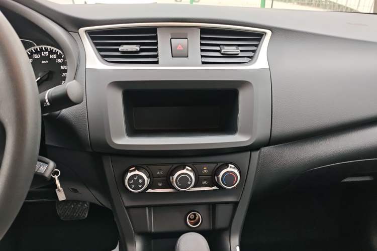 Used Nissan Sylphy 2024 Facelifted Three Classic 1.6XE CVT Comfort Edition Audio And AC Panel