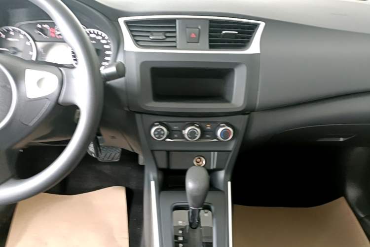 Used Nissan Sylphy 2024 Facelifted Three Classic 1.6XE CVT Comfort Edition Audio And AC Panel