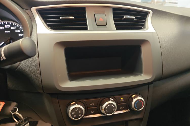 Used Nissan Sylphy 2024 Facelifted Three Classic 1.6XE CVT Comfort Edition Audio And AC Panel