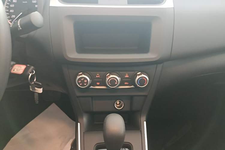Used Nissan Sylphy 2024 Facelifted Three Classic 1.6XE CVT Comfort Edition Audio And AC Panel