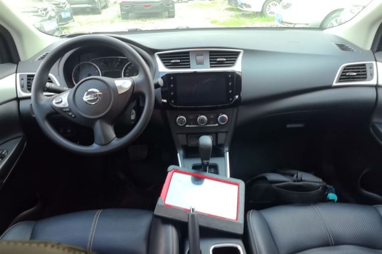 Used Nissan Sylphy 2024 Classic 1.6XE+ CVT Large-Screen Version Center Console
