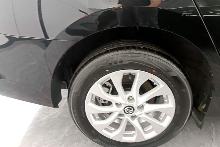 Used Nissan Sylphy 2024 Facelifted Three Classic 1.6XE CVT Comfort Edition Exterior 5