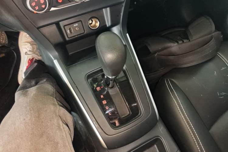 Used Nissan Sylphy 2024 Classic 1.6XE CVT Comfort Edition Gear Lever