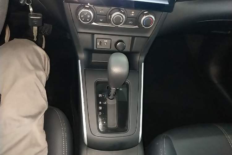 Used Nissan Sylphy 2024 Classic 1.6XE CVT Comfort Edition Gear Lever