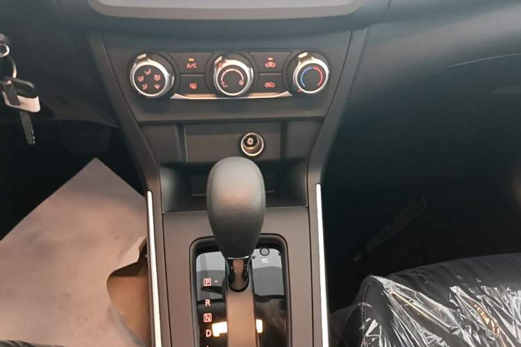 Used Nissan Sylphy 2024 Facelifted Three Classic 1.6XE CVT Comfort Edition Gear Lever