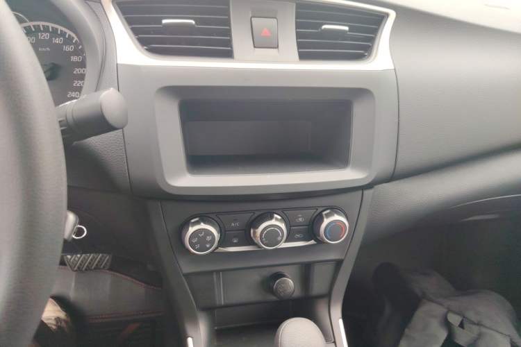 Used Nissan Sylphy 2024 Facelifted Three Classic 1.6XE CVT Comfort Edition Audio And AC Panel