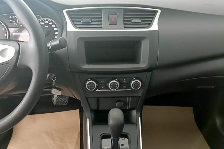 Used Nissan Sylphy 2024 Facelifted Three Classic 1.6XE CVT Comfort Edition Audio And AC Panel