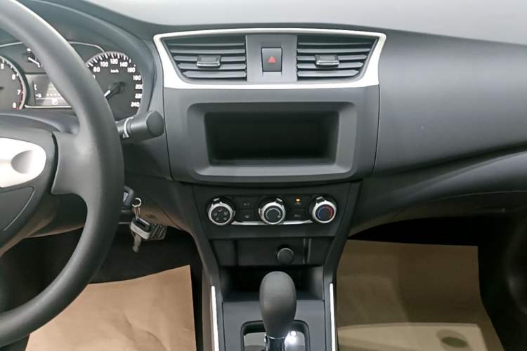 Used Nissan Sylphy 2024 Facelifted Three Classic 1.6XE CVT Comfort Edition Audio And AC Panel