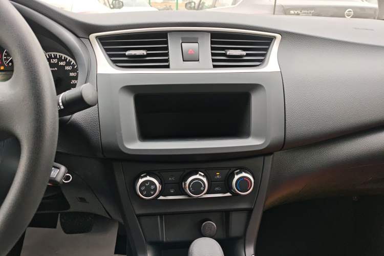 Used Nissan Sylphy 2024 Facelifted Three Classic 1.6XE CVT Comfort Edition Audio And AC Panel