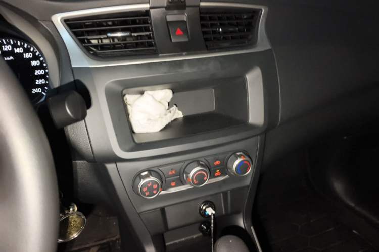 Used Nissan Sylphy 2024 Revised Version Classic 1.6XE CVT Comfort Edition Audio And AC Panel