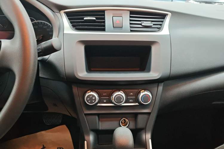 Used Nissan Sylphy 2024 Facelifted Three Classic 1.6XE CVT Comfort Edition Audio And AC Panel