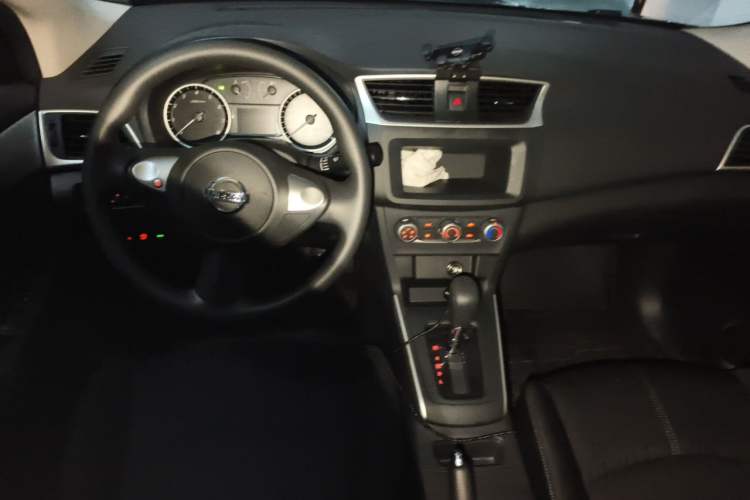 Used Nissan Sylphy 2024 Revised Version Classic 1.6XE CVT Comfort Edition Center Console