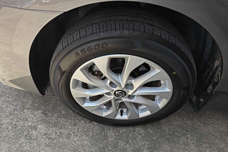 Used Nissan Sylphy 2024 Restyled Version 2 Classic 1.6XE CVT Comfort Edition Left Front Wheel Hub