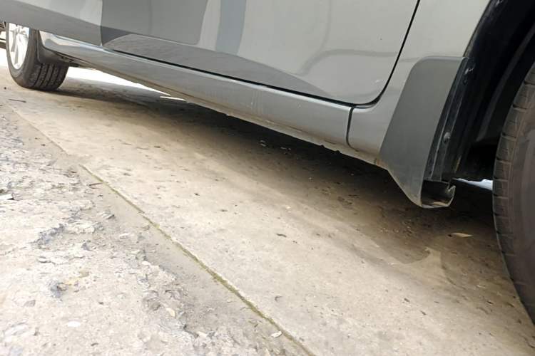 Used Nissan Sylphy 2024 Classic 1.6XE CVT Comfort Edition Right Side Sill