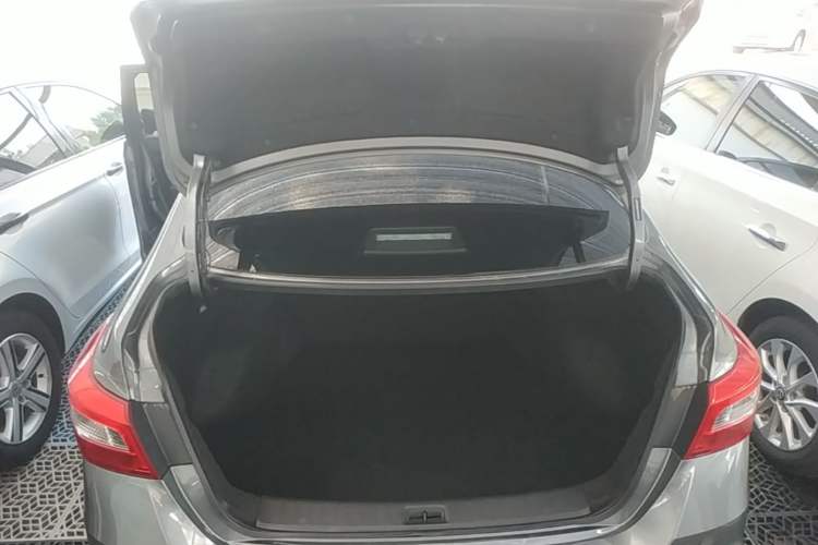 Used Nissan Sylphy 2024 Revised Version Classic 1.6XE CVT Comfort Edition Trunk