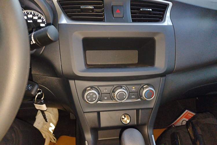 Used Nissan Sylphy 2024 Facelifted Three Classic 1.6XE CVT Comfort Edition Audio And AC Panel