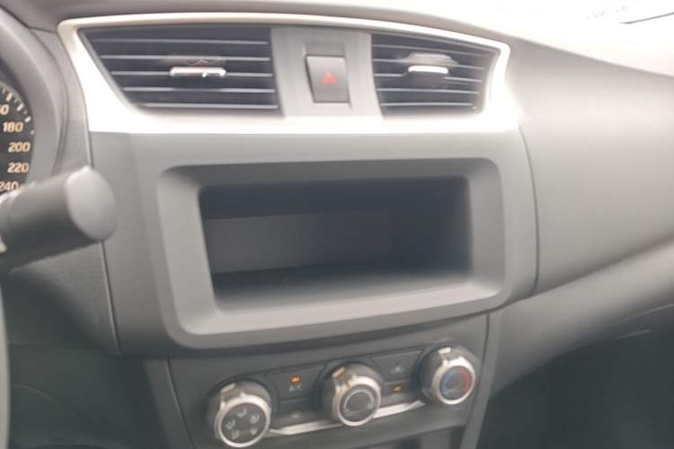 Used Nissan Sylphy 2024 Facelifted Three Classic 1.6XE CVT Comfort Edition Audio And AC Panel