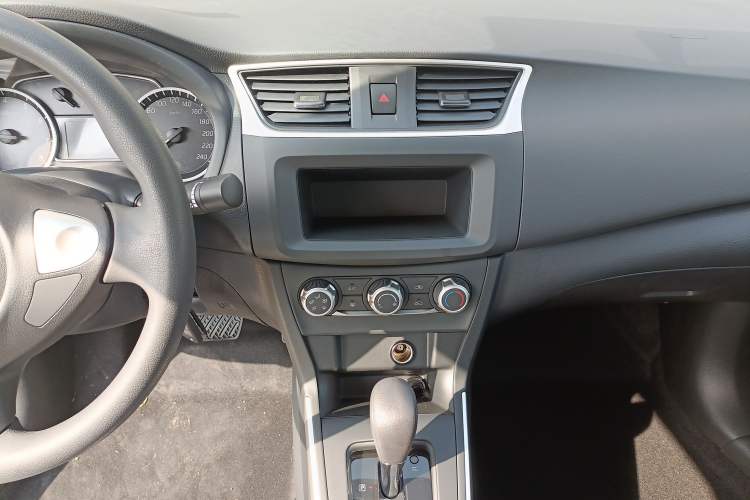 Used Nissan Sylphy 2024 Facelifted Three Classic 1.6XE CVT Comfort Edition Audio And AC Panel
