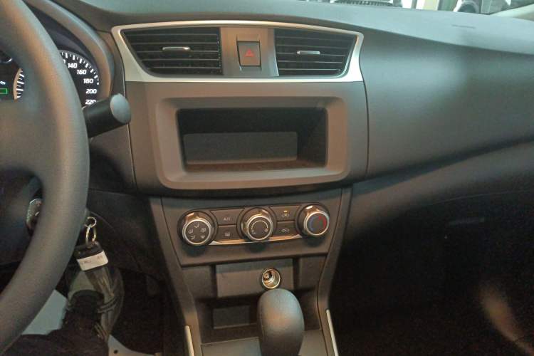 Used Nissan Sylphy 2024 Facelifted Three Classic 1.6XE CVT Comfort Edition Audio And AC Panel