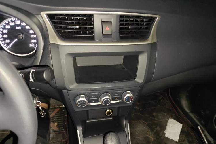 Used Nissan Sylphy 2024 Facelifted Three Classic 1.6XE CVT Comfort Edition Audio And AC Panel