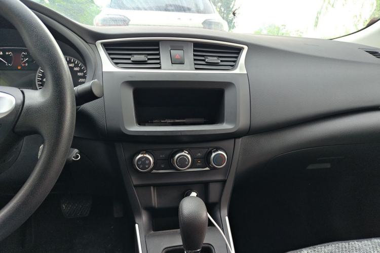 Used Nissan Sylphy 2024 Restyled Version 2 Classic 1.6XE CVT Comfort Edition Audio And AC Panel
