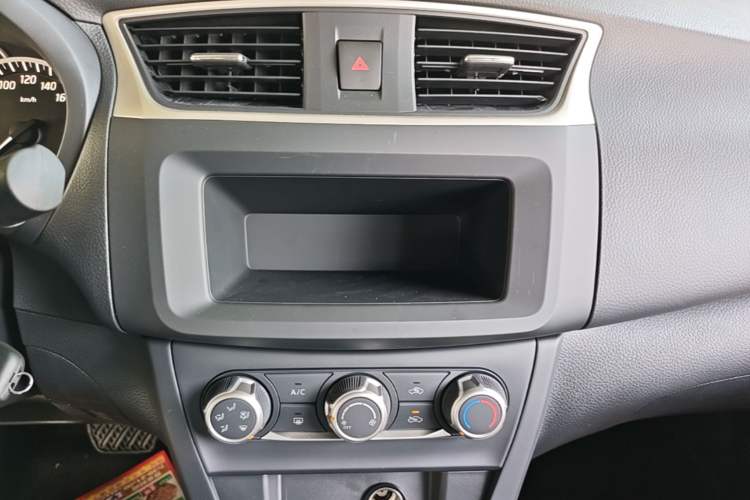 Used Nissan Sylphy 2024 Facelifted Three Classic 1.6XE CVT Comfort Edition Audio And AC Panel