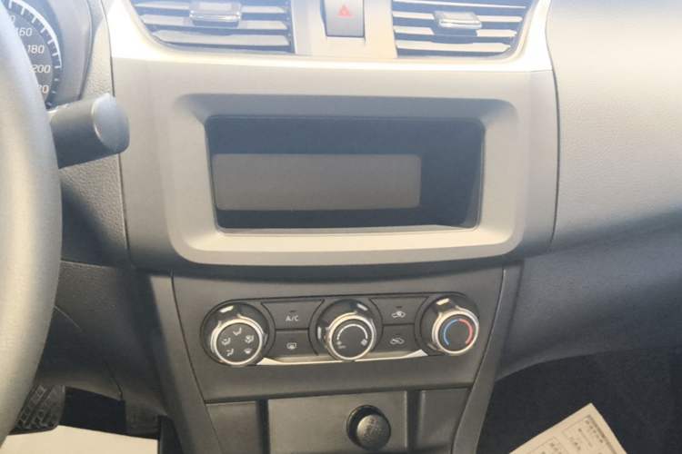 Used Nissan Sylphy 2024 Facelifted Three Classic 1.6XE CVT Comfort Edition Audio And AC Panel