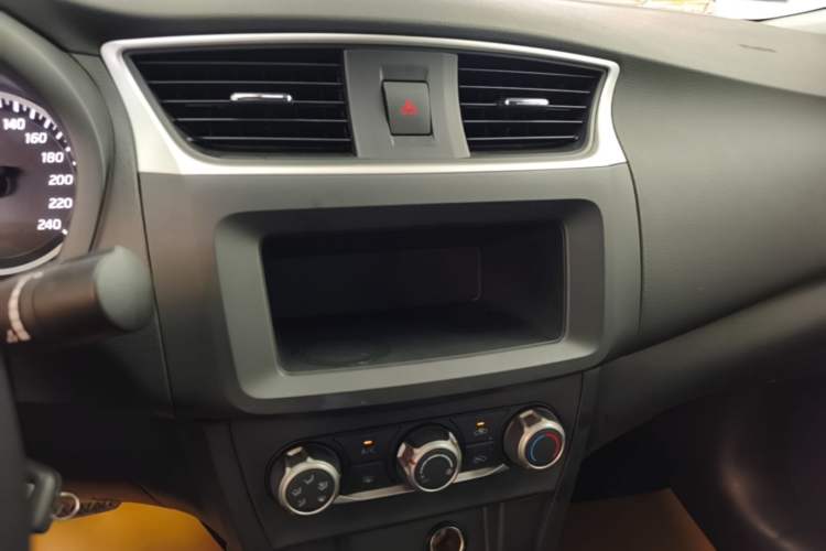 Used Nissan Sylphy 2024 Facelifted Three Classic 1.6XE CVT Comfort Edition Audio And AC Panel