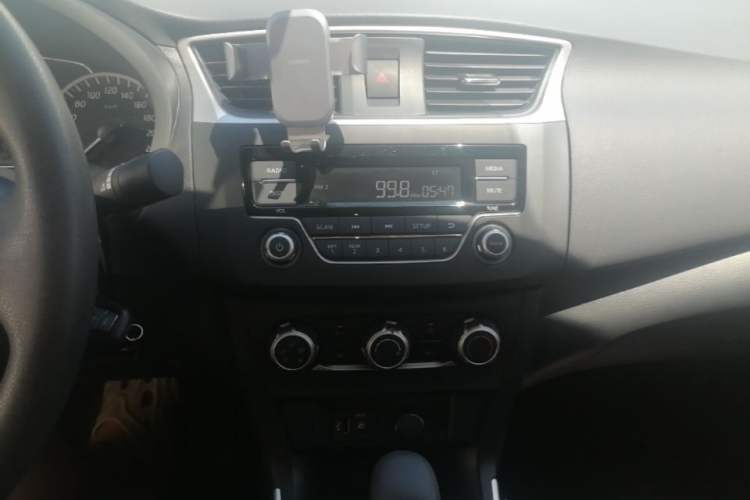 Used Nissan Sylphy 2024 Classic 1.6XE CVT Comfort Edition Audio And AC Panel