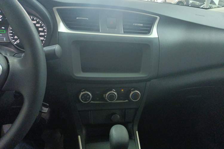 Used Nissan Sylphy 2024 Facelifted Three Classic 1.6XE CVT Comfort Edition Audio And AC Panel