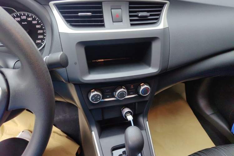 Used Nissan Sylphy 2024 Classic 1.6XE CVT Comfort Edition Audio And AC Panel