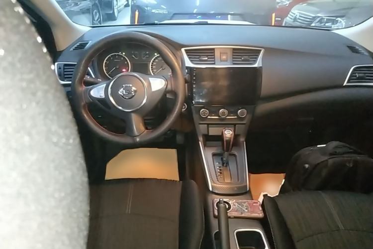 Used Nissan Sylphy 2024 Restyled Version 2 Classic 1.6XE CVT Comfort Edition Center Console