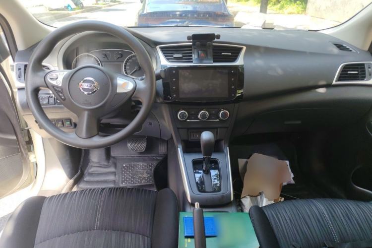 Used Nissan Sylphy 2024 Classic 1.6XE+ CVT Large-Screen Version Center Console