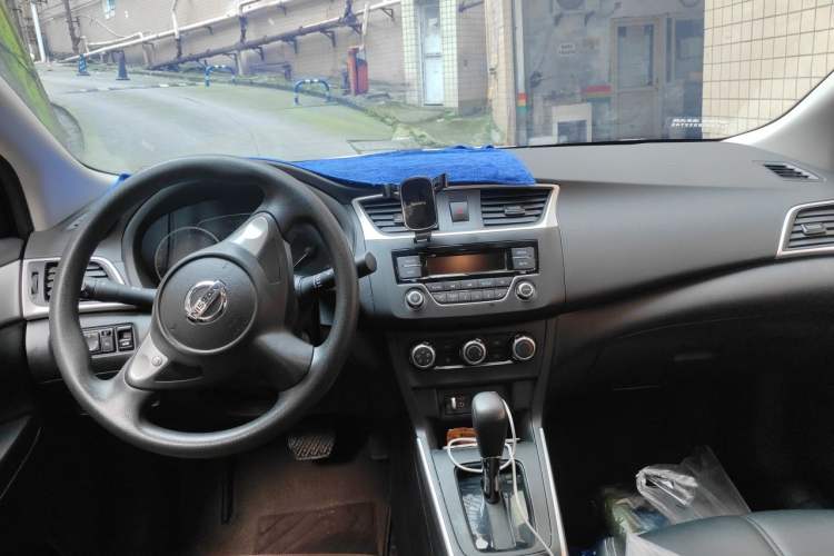 Used Nissan Sylphy 2024 Classic 1.6XE CVT Comfort Edition Center Console